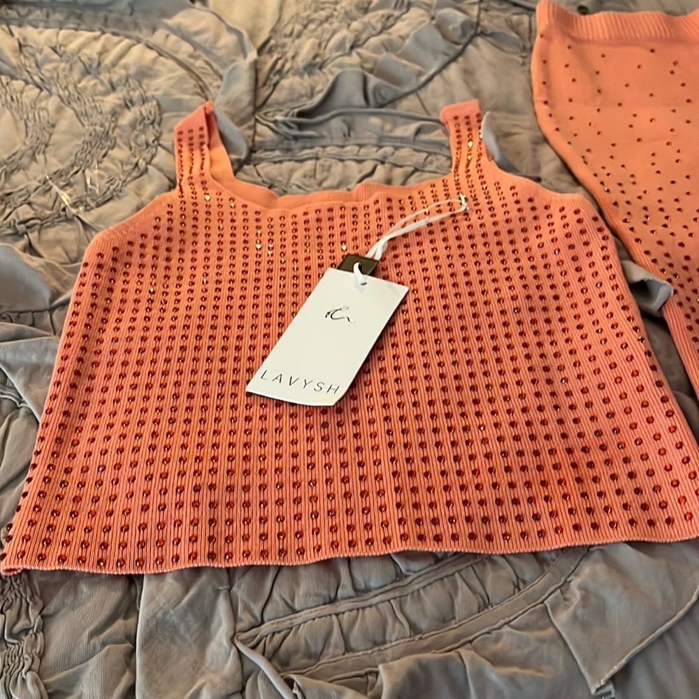 Beautiful brand new two sets ! Very comfortable